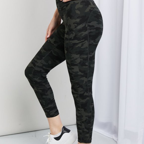 LOVEIT Full Size Camouflage Wide Waistband Pocket Leggings - Picture 3 of 9